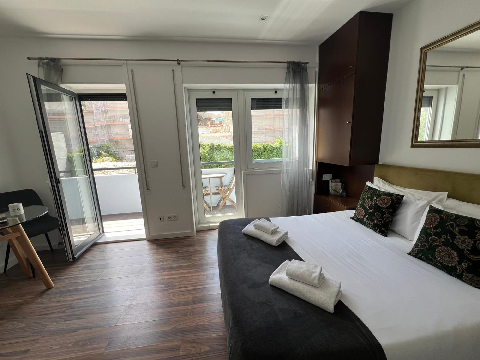 Almada Studios & Suites Porto Bagian luar foto